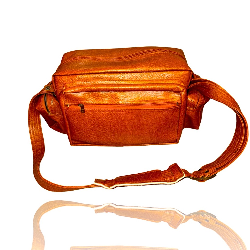 Vintage Leather Camera Bag for Large Film or DSL Camera: Full Zip: Beautiful